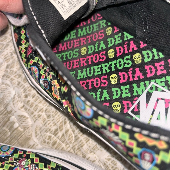 VANS - Picture 4 of 4